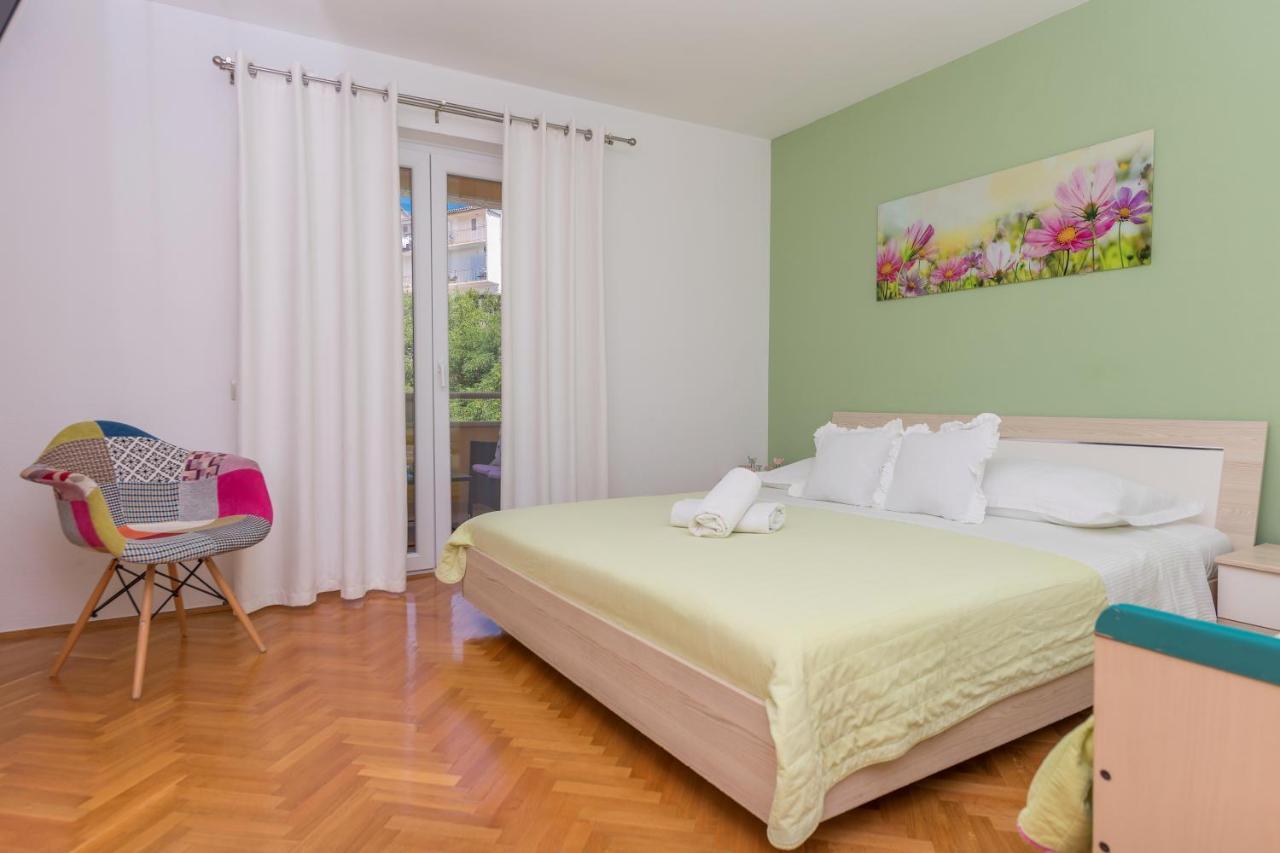 Apartments Villa Vujcic Makarska Exterior foto
